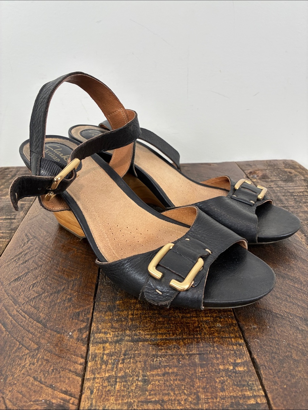 Clark’s Artisan Women's 9 Black Leather Slingback Sandals Gold Buckle Wood Heel